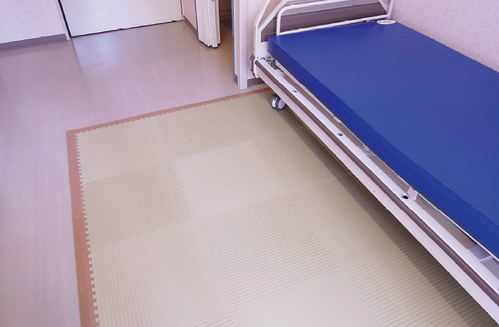 みずわ工業 日本製 防炎・抗菌 ジョイントクッション 和み JQN-45 グリーン 40枚｜タイル、パネルカーペット