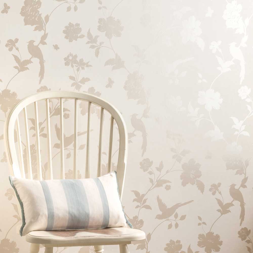 ローラアシュレイ UK製壁紙　ジョゼッテCranberry/Off White ローラアシュレイ UK製壁紙 ジョゼッテCranberry/Off White より豊かな